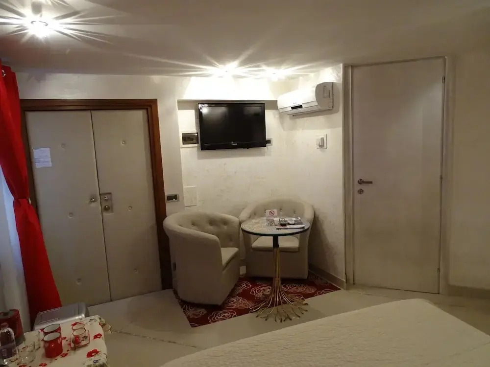 Venice Dose Suite