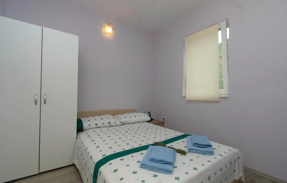 Beautiful Home in Trstenik With Wifi and 2 Bedrooms