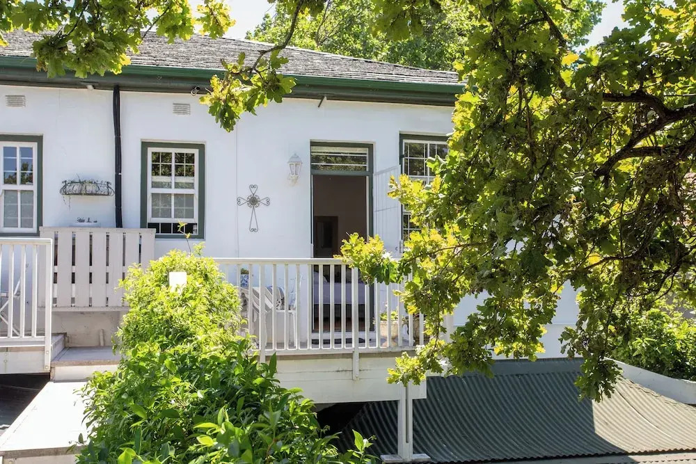 Sandown Lodge