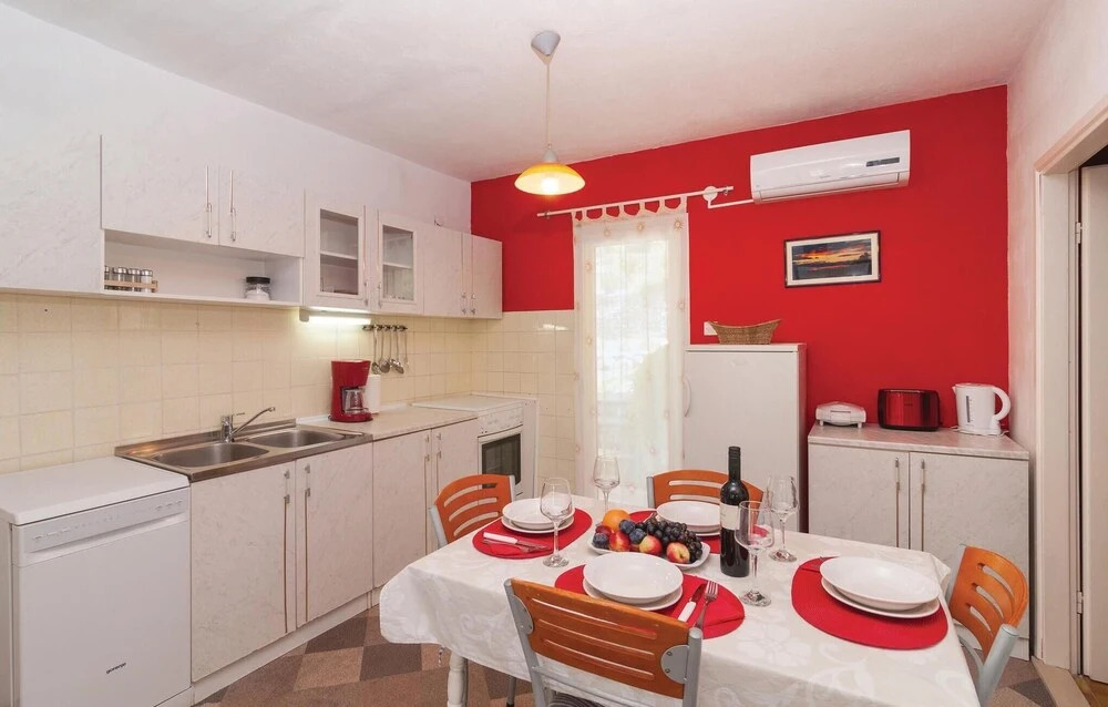 Awesome Home in Duce With Wifi and 2 Bedrooms