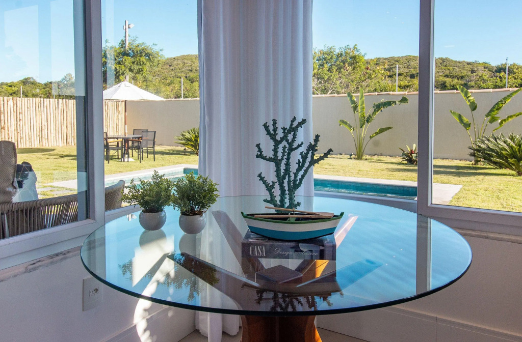 Casa Moderna e Luxuosa com Quatro Suítes Próx a Rua das Pedras Por Luxury Rentals