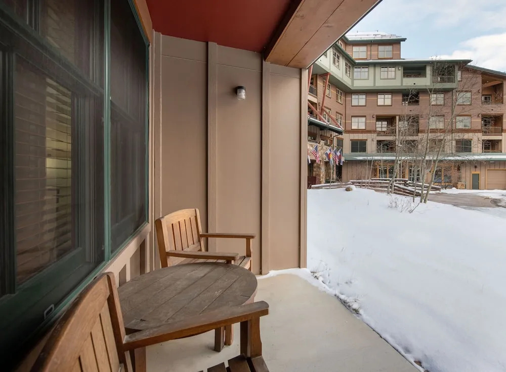 Zephyr Mountain Lodge