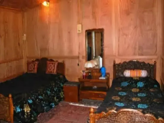Houseboat Appolo Eight