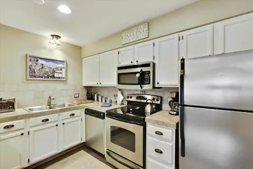 Tannhauser 121 - 2 Br Condo