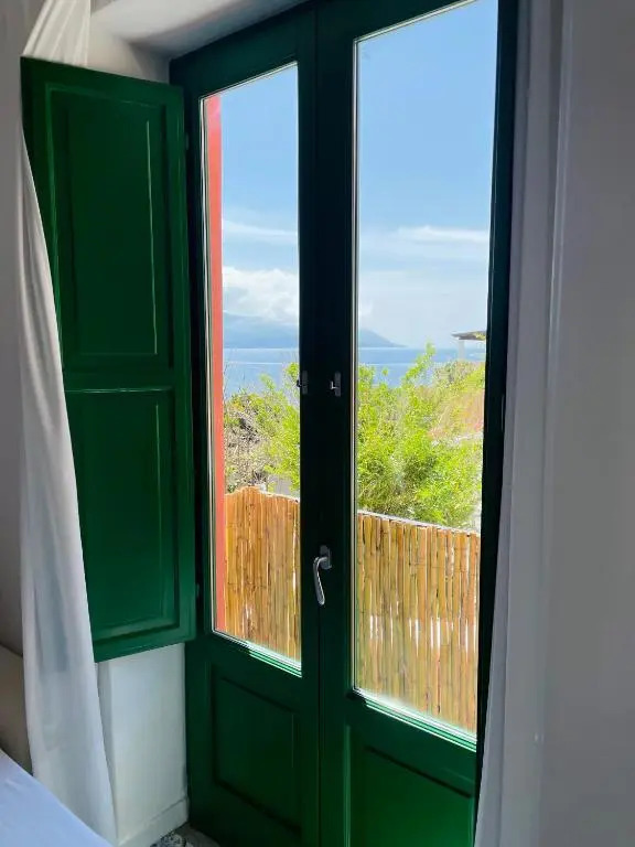 Villa Pomelia, Villa nel corso di Santa Marina Salina a 50 mt dal mare