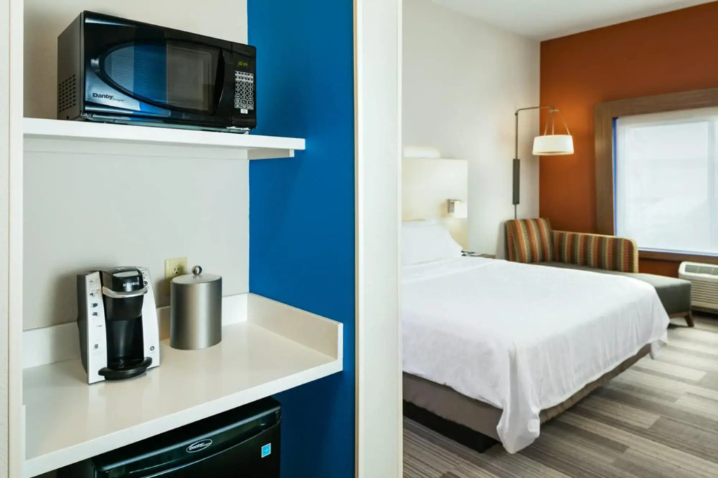 Holiday Inn Express & Suites - Medford by IHG