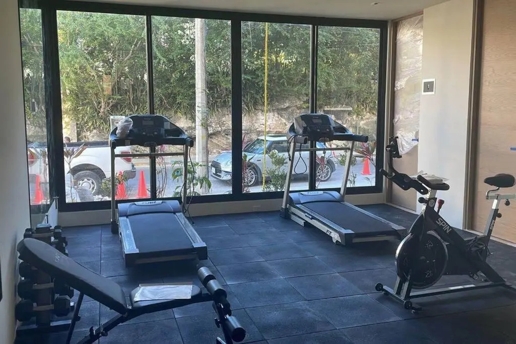Centrally located gem - sunset views/rooftop pool 2BR/2Bath