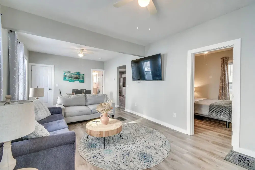 2 Mi to Dtwn: Syracuse Gem w/ Screened Porch