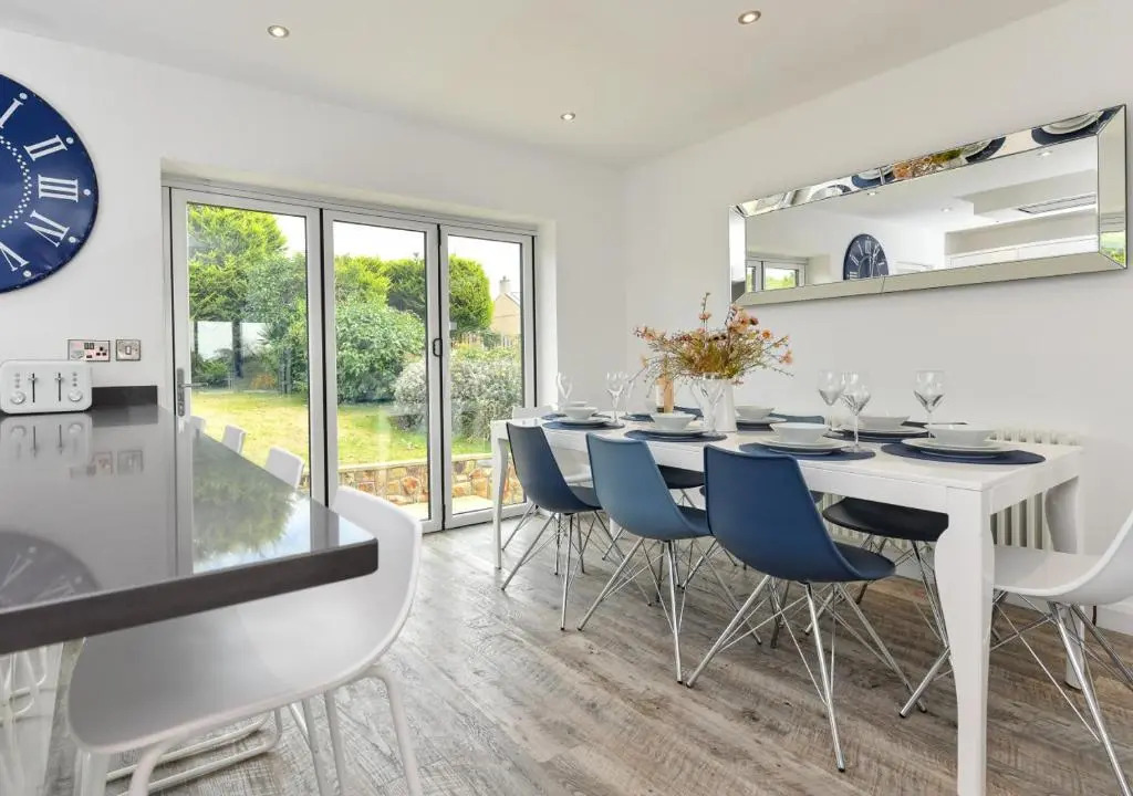 4 Bed in Abersoch oc-10caed
