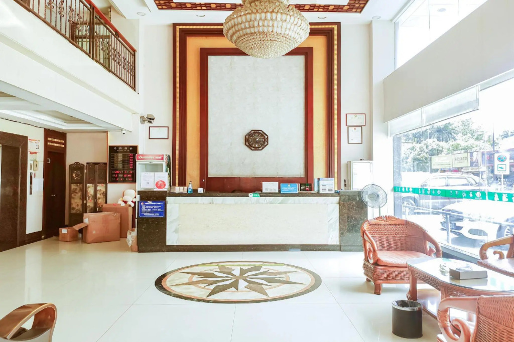 Huayu Hotel