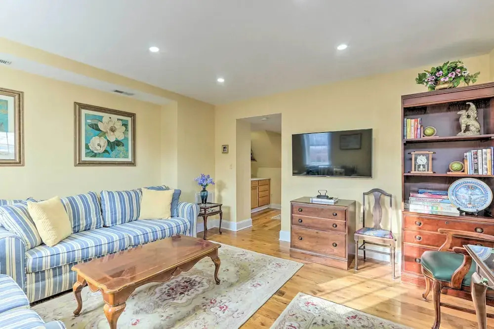 Townhome in Leesburg Historic District