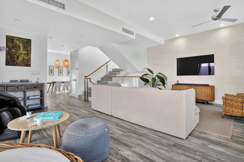 Shoreline Villa by Rove - Rooftop & Beach Access