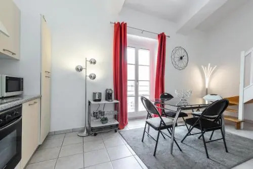Massena Square - 1 Bdr Duplex With Ac