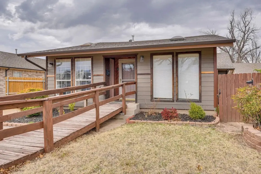Cozy Oklahoma City Home w/ Deck & Gas Grill!