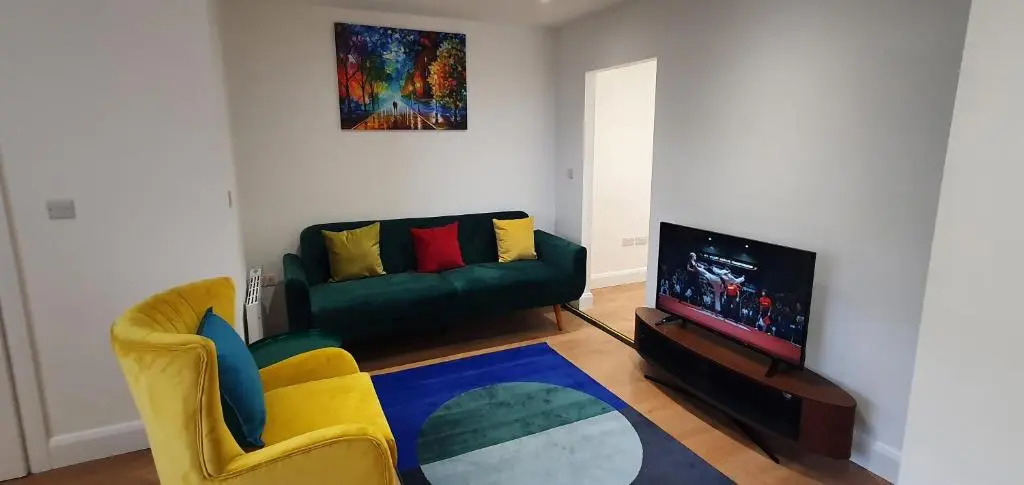 Garland Stylish Apartment 2 In Greater London