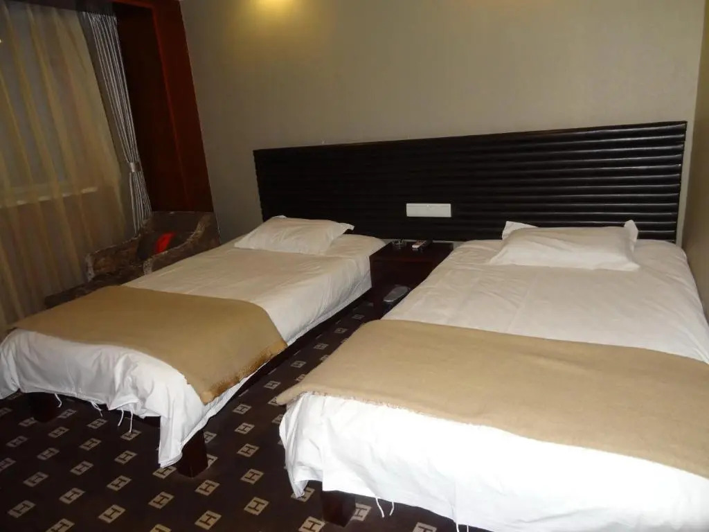 Huilong Tower Hotel