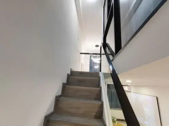 Guangming Yu International Executive Apartment (Phoenix Metro Station Blue Whale World Branch)