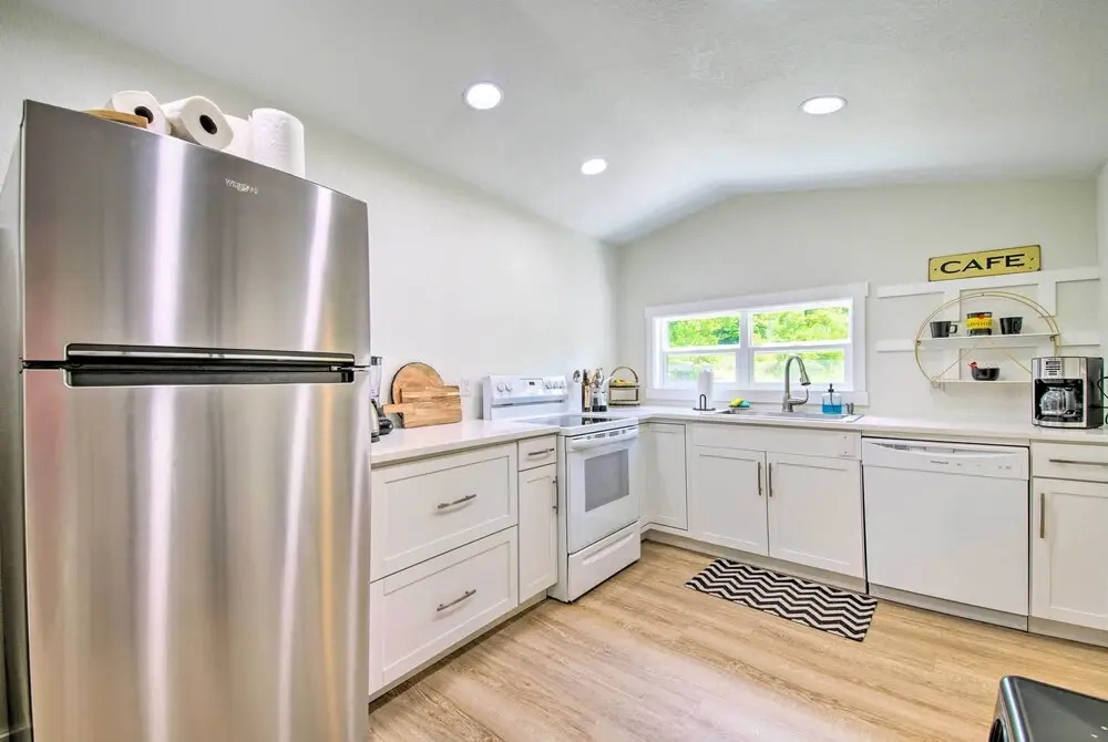 Bright Home w/ Fire Pit, Near Back 40 Trail!