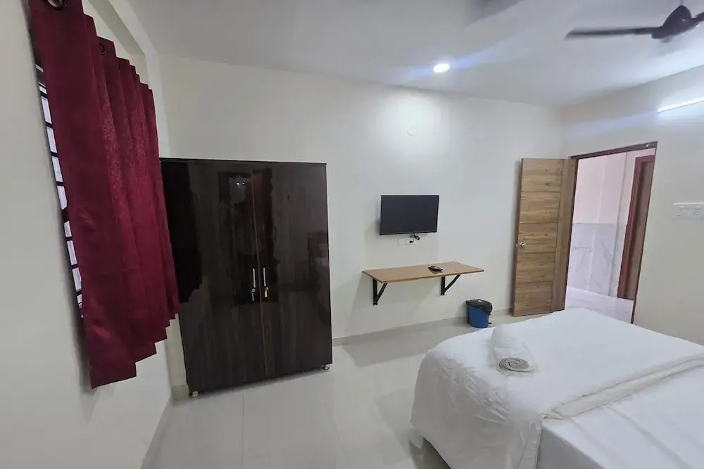 Om Sri Vigneshwara Palani Grand Hotel