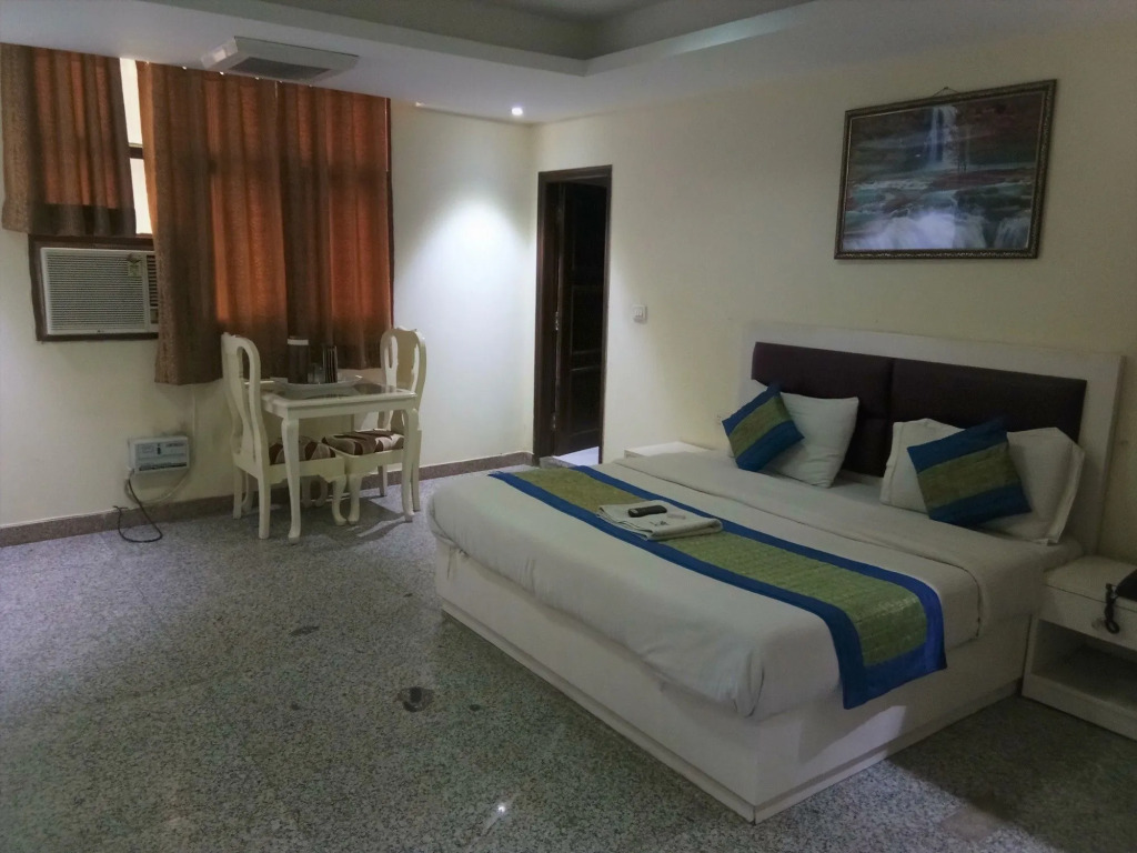 Airport Hotel The Paramont