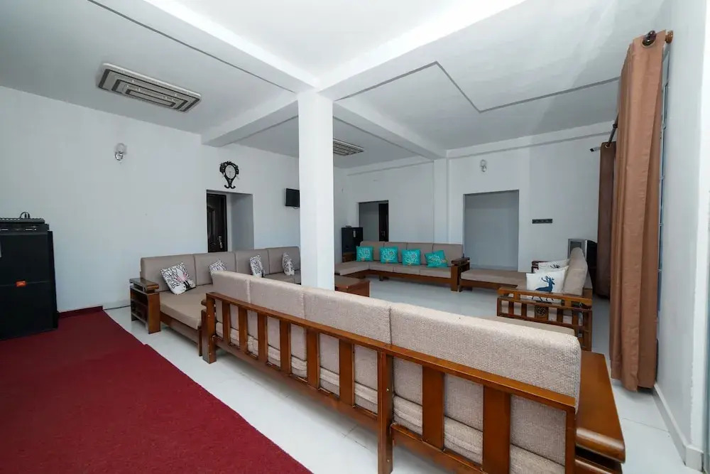 OYO 575 White Rose Residence