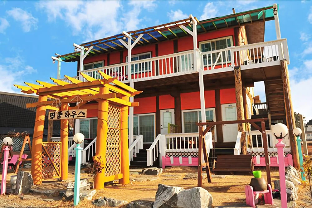 Anmyeondo Myoungpoom House Pension