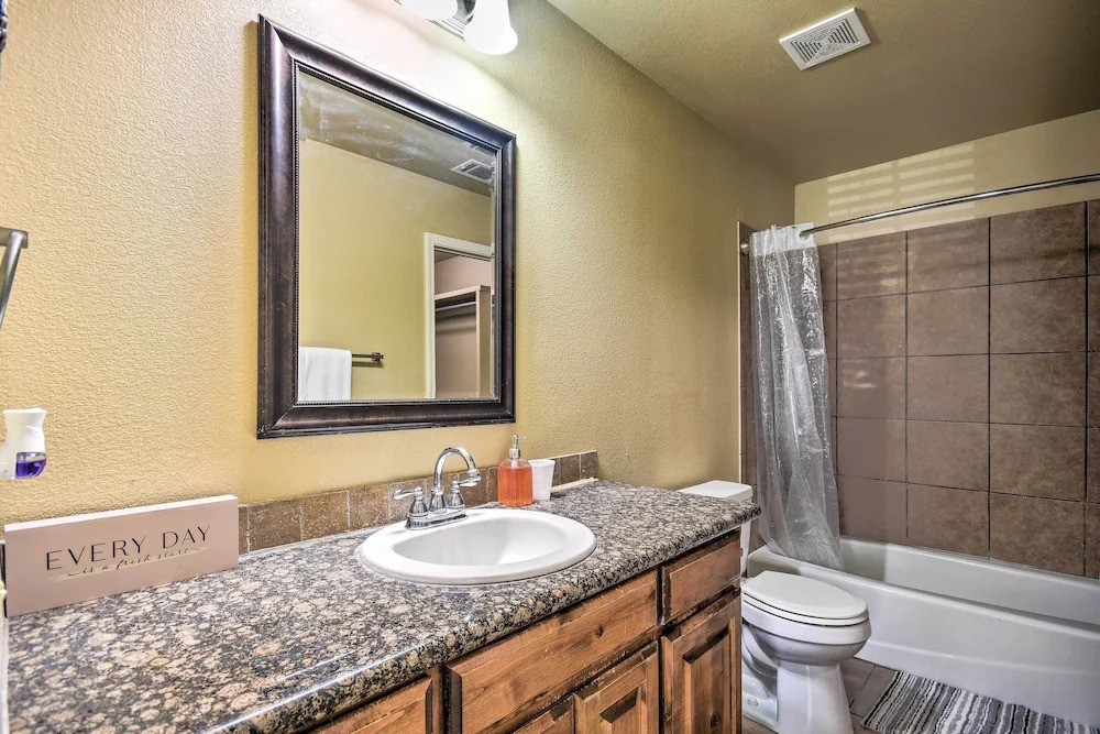 Amarillo Abode w/ Sunroom ~ 4 Mi to Downtown!