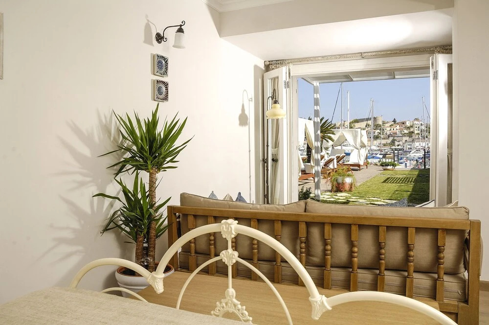 Cesme Marina Konukevi