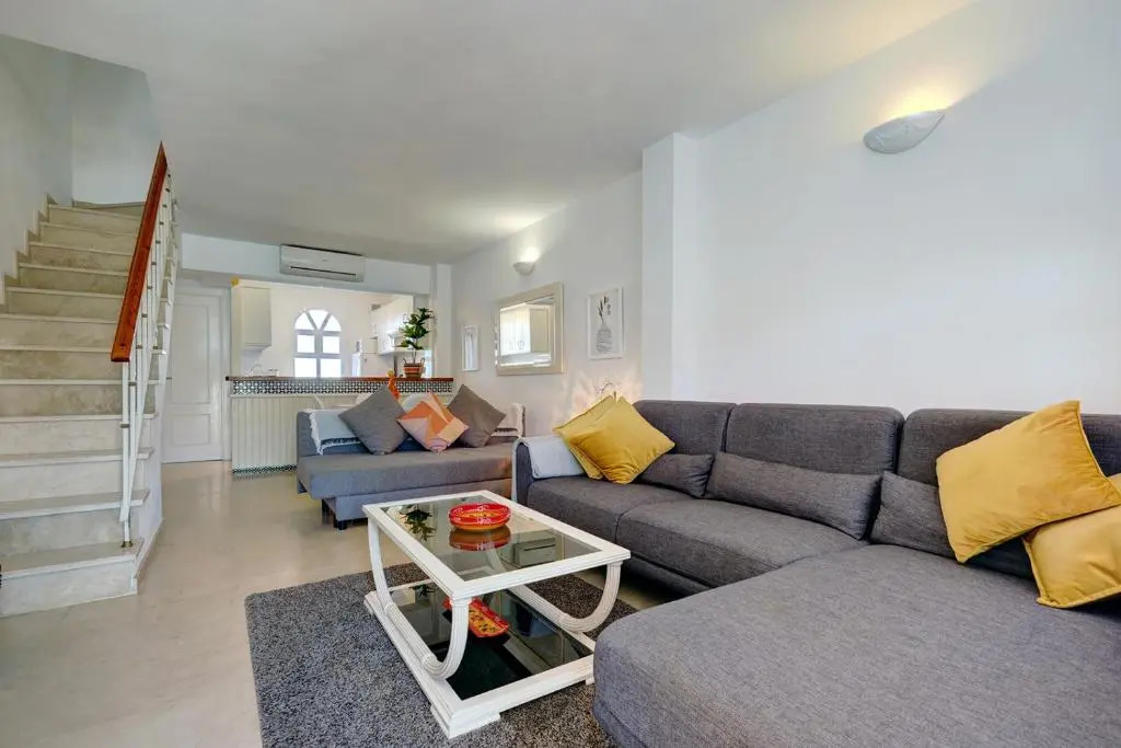 042 Classic 2 Bed Andalusian Townhouse 500m From Beach