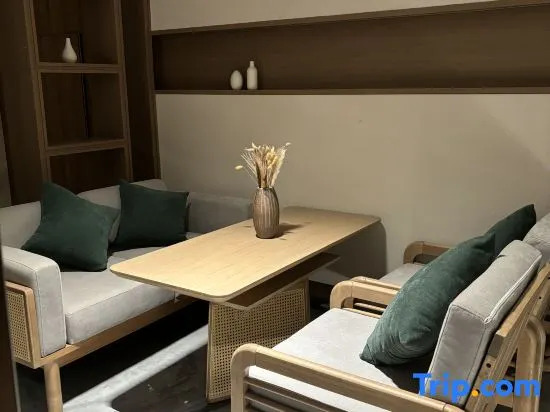 Ya'an Yuanjing Youchao Residence Hotel (Xikang Commercial Plaza Branch)