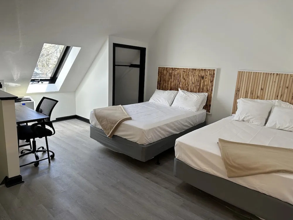 Harborside Suites