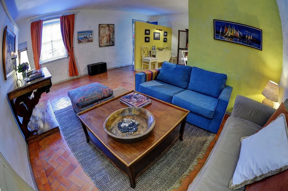 Independent Apartment n 2 in an Old Mansion Located by the Mouth of Douro River