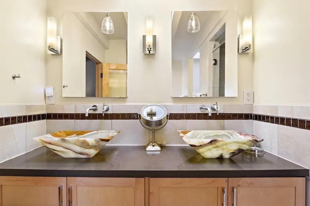 Casa Ladera - Enchanting Home, Nestled in Foothills With Spectacular Views