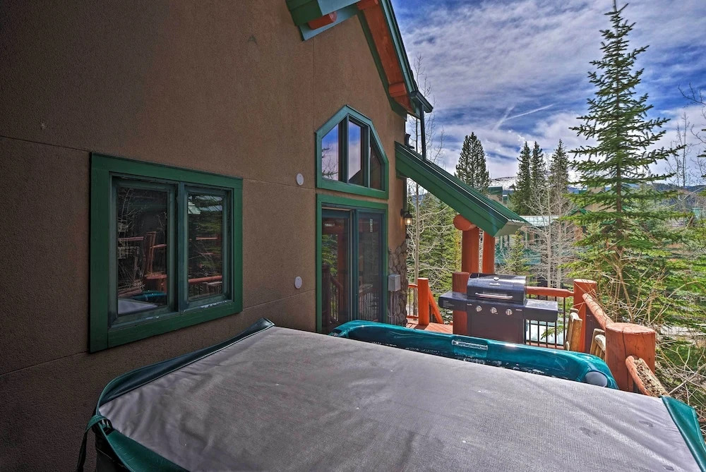 Beautiful Breck Retreat: Walk to Gondola & Main St