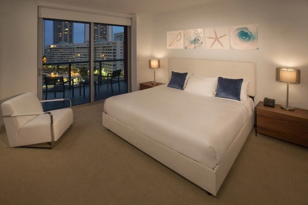 Stunning Bay Front 3 Bed Private Floor Apt 2001 @ BW Resort Miami