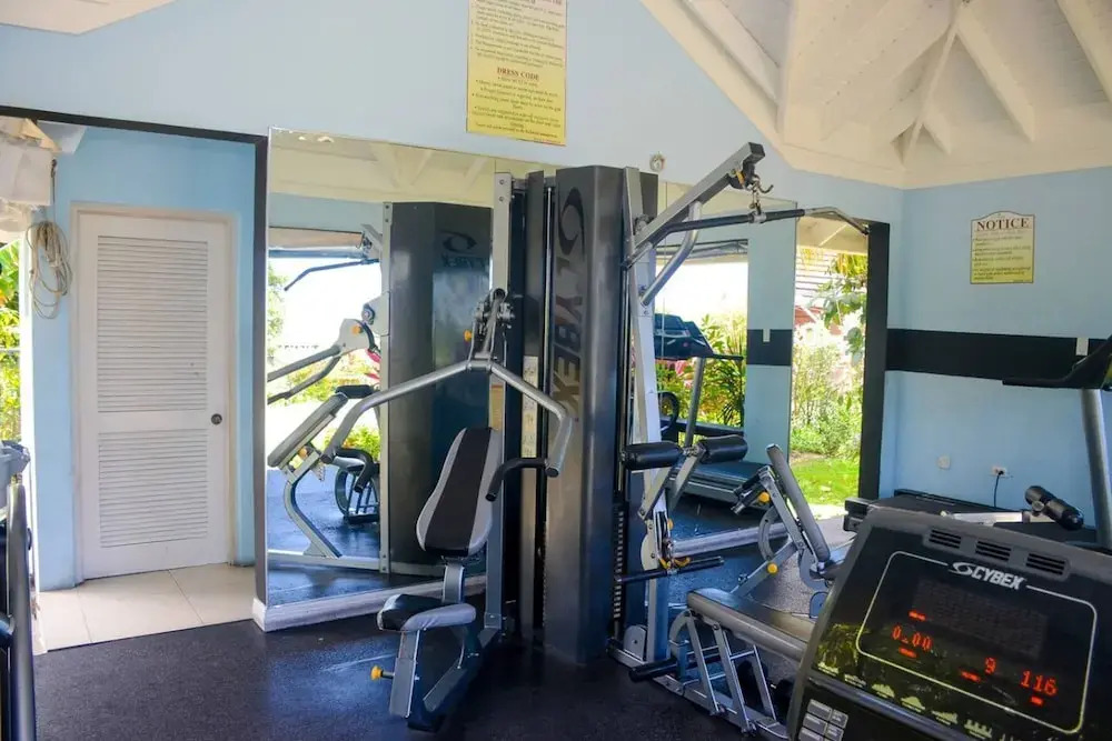 3 Bedrm in Richmond Estate Pool Gym Plygrnd Beach