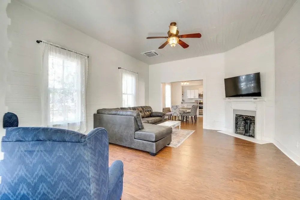 Charming 100-year-old Home < 1 Mi to Downtown