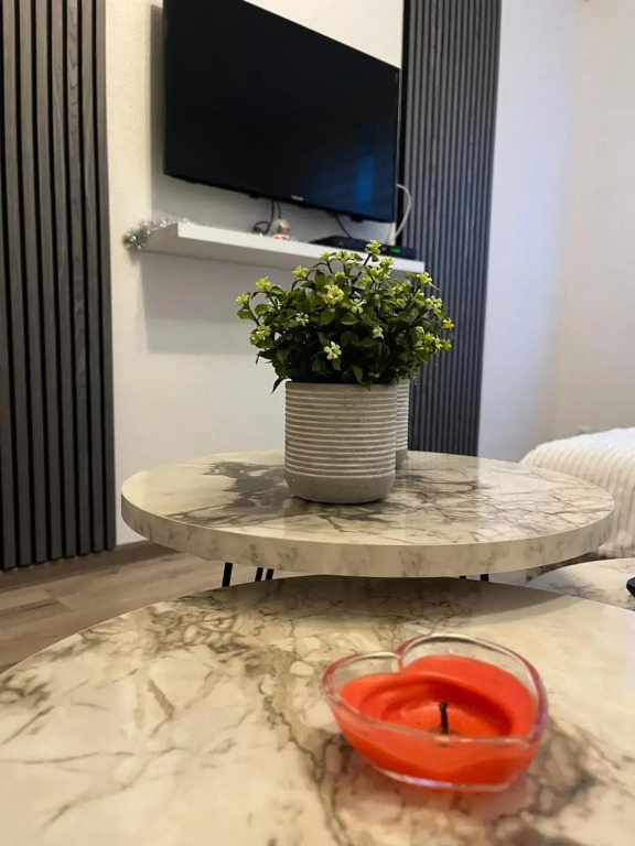 Lovely apartment in Old town 400m from city center Sebilj