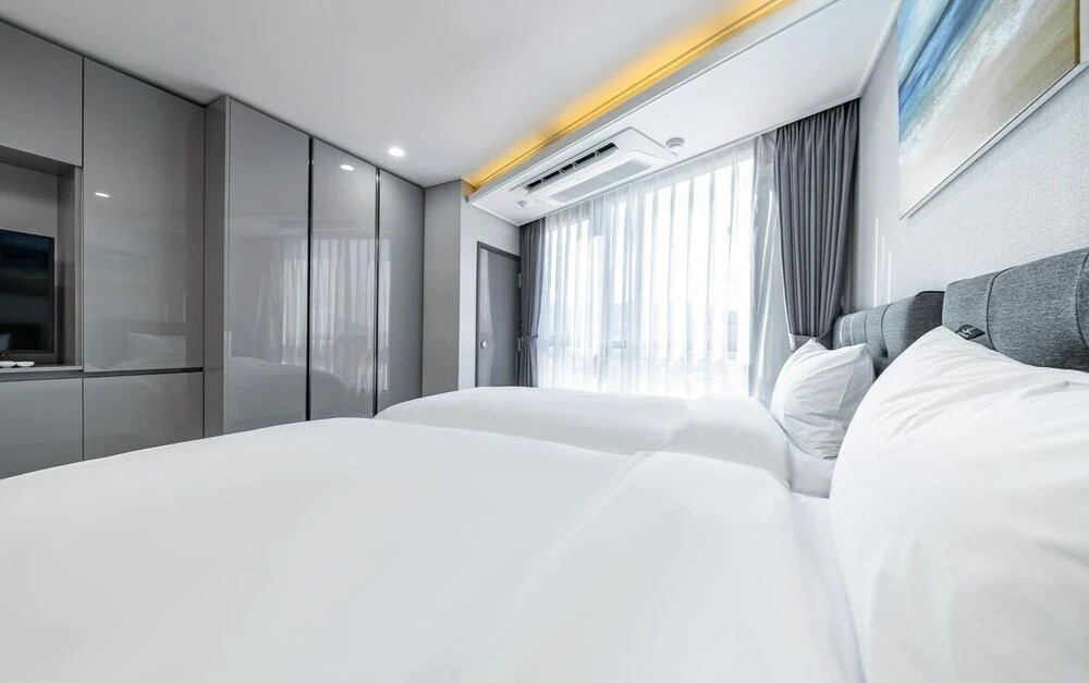 Songjeong Blue Castle Hotel
