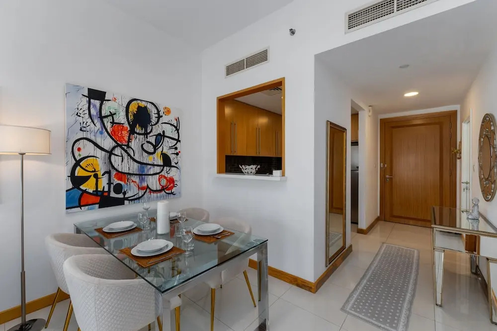 1BR Apt in Prime Location w Marina View Balcony