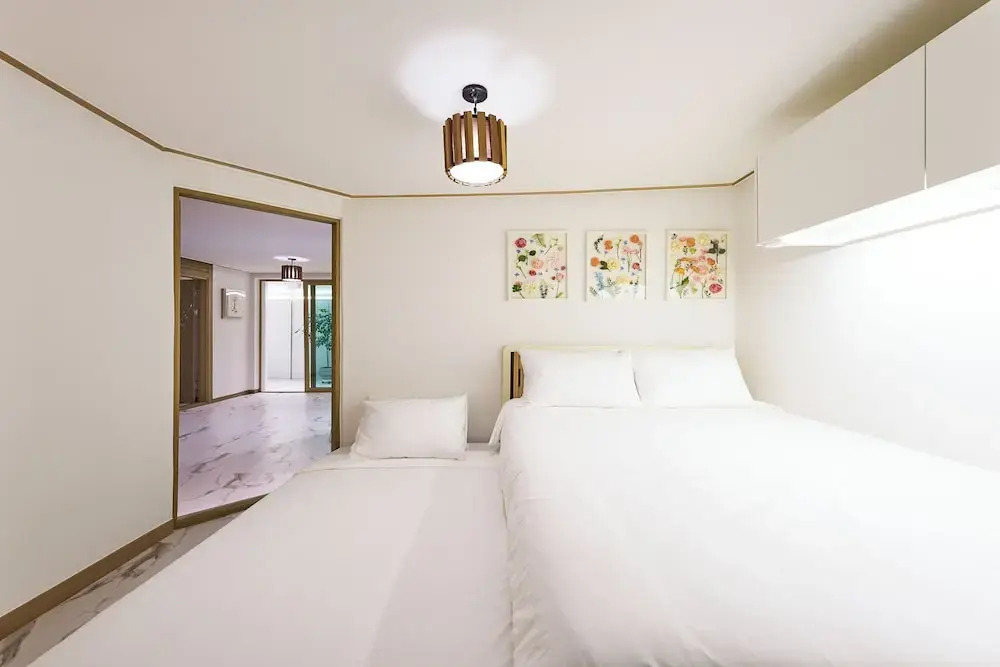 SA Tailored Serviced Home near Metro