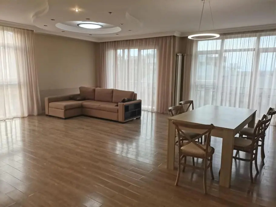 200m apartamenty na pljazhe Ureki dlja otdyha bol'shoj sem'i ili kompanii