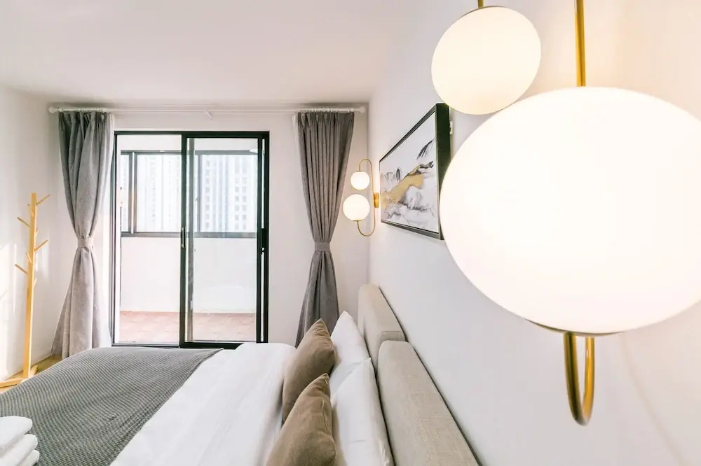 Henry's Apartment- Xujiahui Road