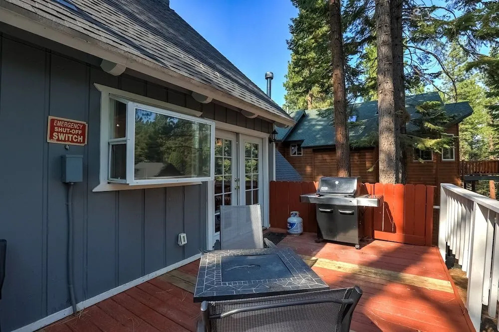 Lone Pine Lodge