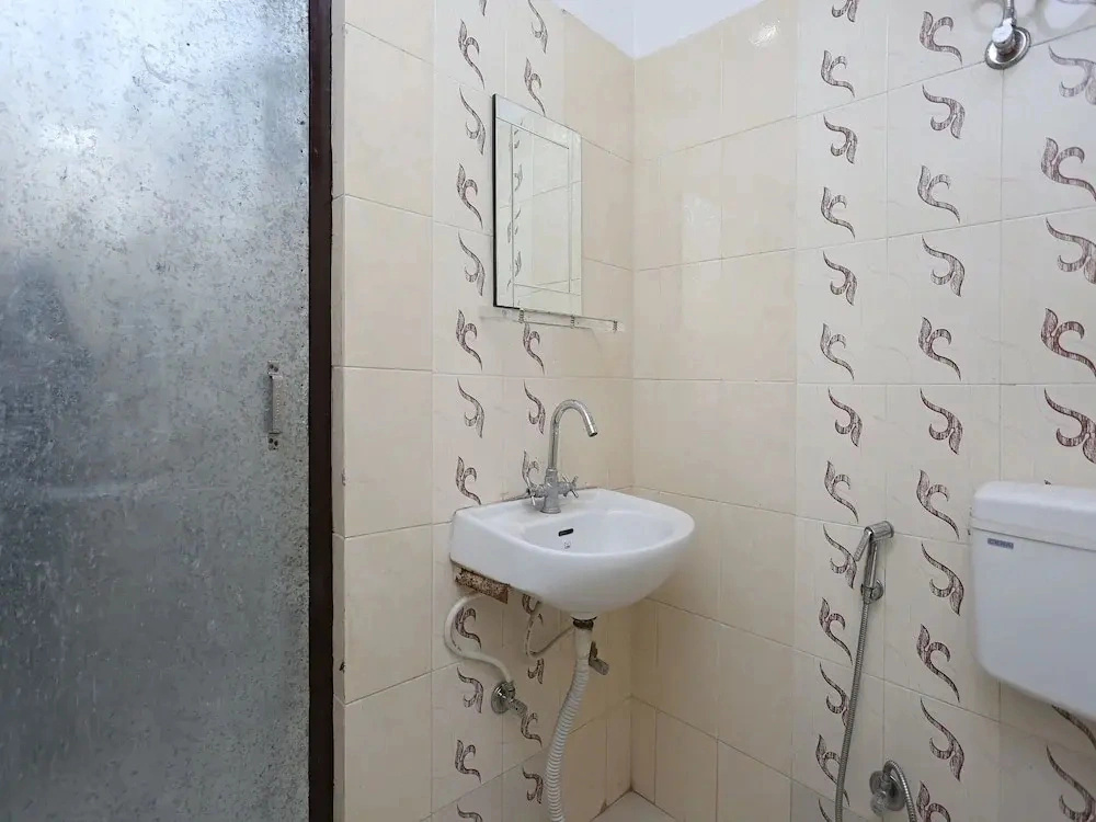 Oyo 10932 Home 1Bk Spacious Studio Mehragaon