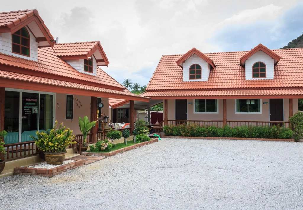 Khaolom Resort