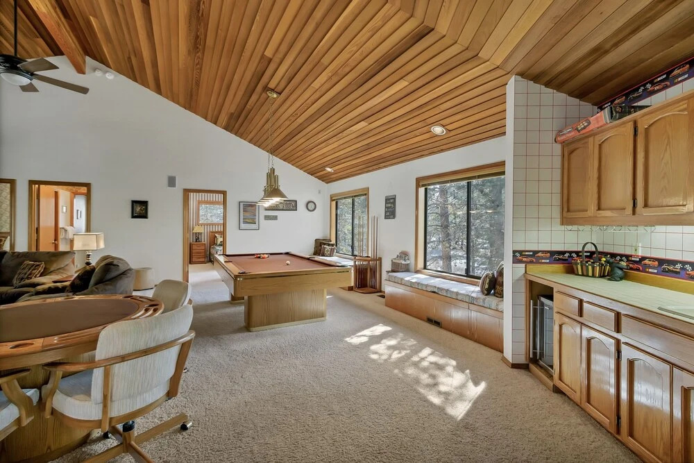 8 Crag Home with Private Indoor Hot Tub, Bike is Provided for Outdoor Activities by RedAwning