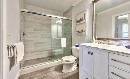 Bologna - renovated first floor 2BR condo in GreenLinks! Lake and golf views, resort pool, jacuzzi, gym and tennis access! Near Naples beaches, dining, shopping and Marco Island area, perfect for guests who value convenience, comfort and nature!