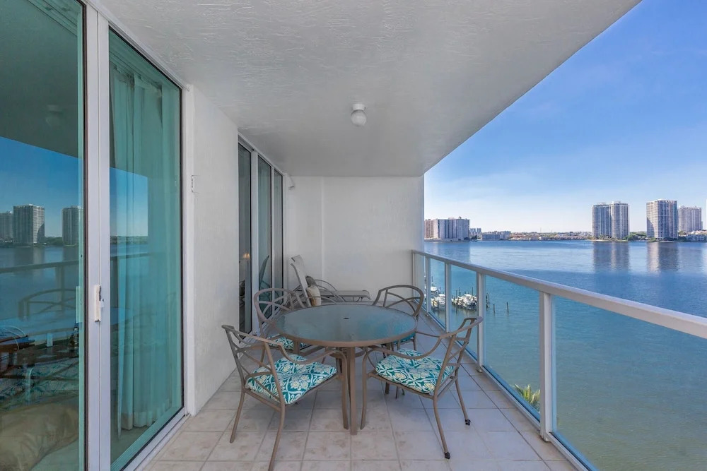 Le Marina Bay 806 by Go Florida Condo Sunny Isles
