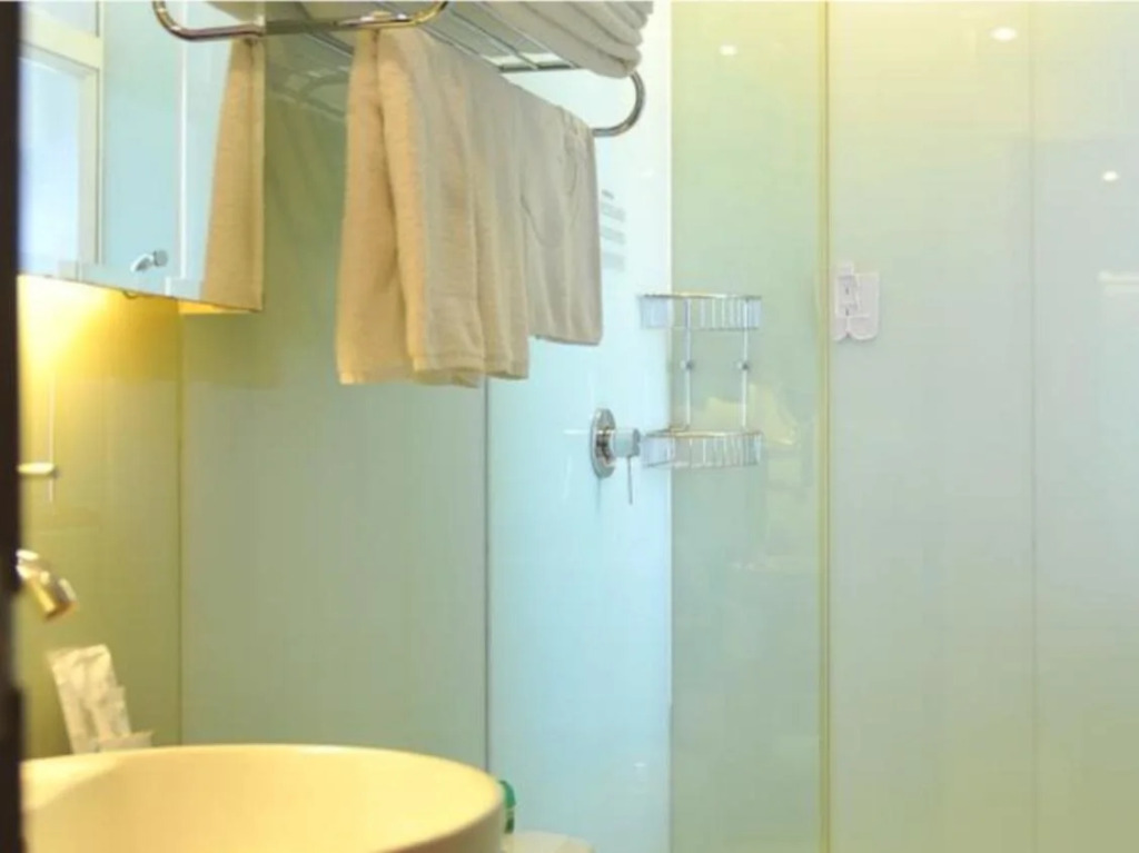 Chicago Suites International Hotel
